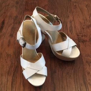 Levity//White Platform Sandal with Wood Heels 😍